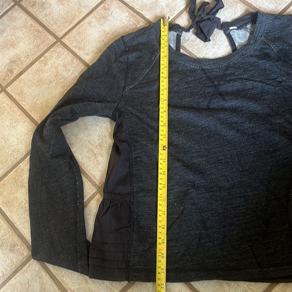 Lululemon sweater with tie key hole back - Picture 8 of 8